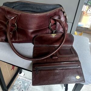 Elegant Brown Leather Purse W/Wallet